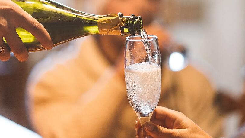 Sekt, Prosecco und Co. sehen ähnlich aus, unterscheiden sich aber in vielen Punkten. Sekt, Prosecco und Co. sehen ähnlich aus, unterscheiden sich aber in vielen Punkten.