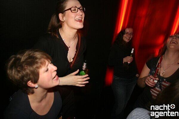 Am "Blue Monday" in der Milchbar bereiteten sich die Partypeople auf den bevorstehenden Valentinstag mit wilder Knutscherei vor. Mehr Bilder unter: www.nachtagenten.de