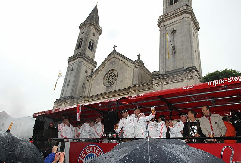 "Mia san Triple". Die Bilder von der Bayern-Siegesfeier am Sonntag.