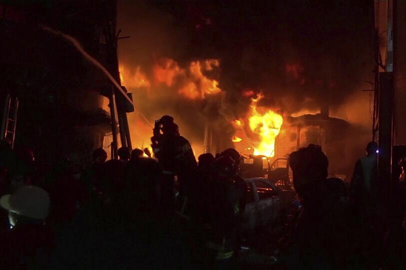 Bei dem Großbrand wurden mehrere Dutzend Menschen getötet.