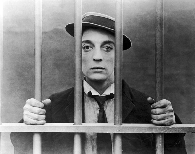 Wer aus Versehen auf einem Steckbrief landet, dem bleibt immerhin die Möglichkeit, edel zu leiden: Buster Keaton in &bdquo;The Goat&ldquo; von 1921.