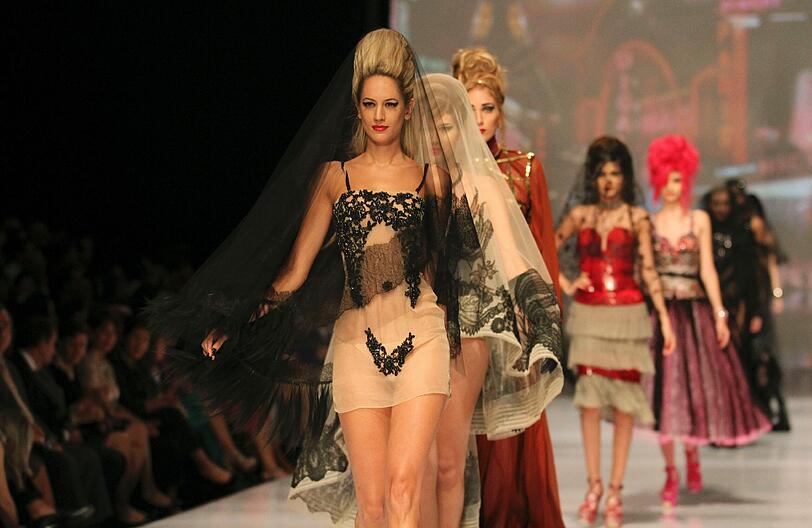 So sexy ist die neue Gaultier-Kollektion: Auf dem Laufsteg in Kolumbien präsentierten die Models wenig Stoff und ganz viel Haut - die Bilder der Exposhow in Cali.
