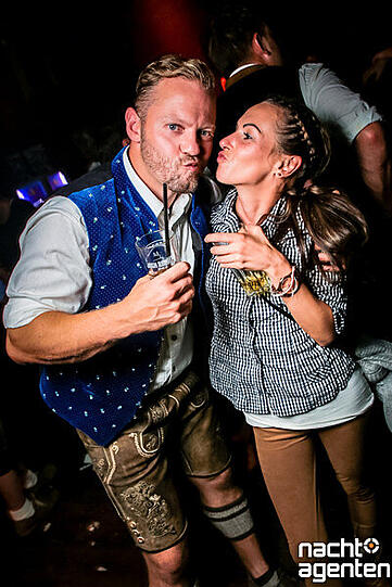 Wild, wilder, Wiesn. Im Jack Rabbit konnte man bei der "Wuidn Wiesn" nochmal richtig Gas geben. Mehr Bilder unter: http://www.nachtagenten.de/gallery/wuide-wiesn-2015.939504.html