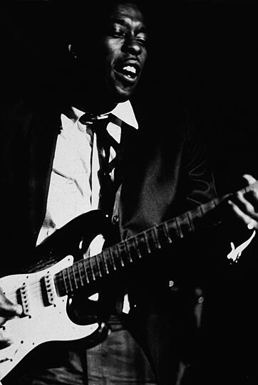 In den 60er-Jahren entwickelte sich Buddy Guy zu einem der besten Gitarristen aller Zeiten. In den 60er-Jahren entwickelte sich Buddy Guy zu einem der besten Gitarristen aller Zeiten.