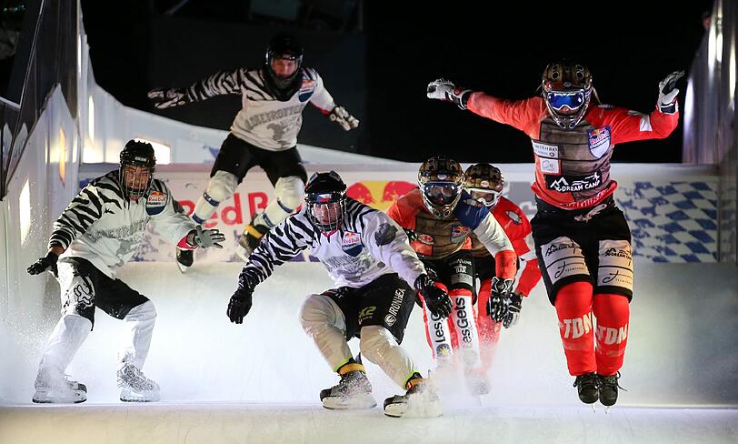 Fast and furious: So ging es am 8. Januar im Olympiapark zu. Sehen Sie hier die Bilder vom Crashed Ice Contest.