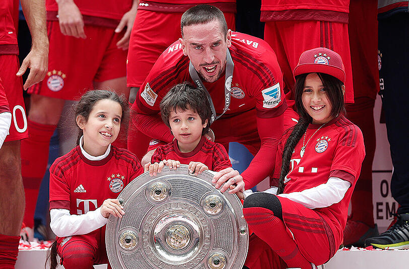 Vierfach-Vater: Franck Ribéry, hier mit seinen Kindern Shahinez (l.) Hiziya (r.) und Sohn Saif.