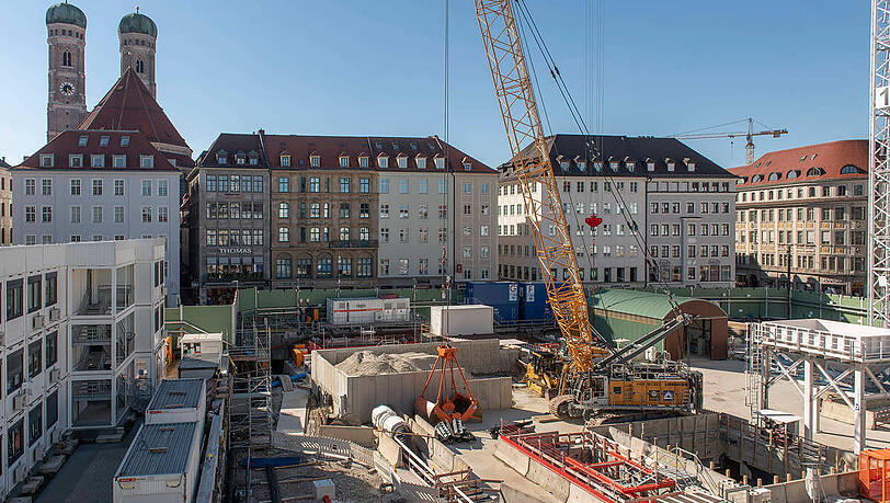 Am Marienhof hinter dem Rathaus wird für die Zweite Stammstrecke ein Bahnhof gebaut. Wird dort auch bald ein unterirdisches Parkhaus für Fahrräder errichtet? Am Marienhof hinter dem Rathaus wird für die Zweite Stammstrecke ein Bahnhof gebaut. Wird dort auch bald ein unterirdisches Parkhaus für Fahrräder errichtet?