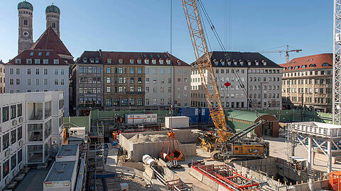Am Marienhof hinter dem Rathaus wird für die Zweite Stammstrecke ein Bahnhof gebaut. Doch ein Tunnel wird noch nicht gegraben.