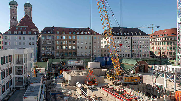 Am Marienhof hinter dem Rathaus wird für die Zweite Stammstrecke ein Bahnhof gebaut. Doch ein Tunnel wird noch nicht gegraben.