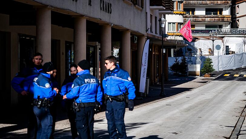 Die Polizei &auml;u&szlig;ert sich nicht zu Spekulationen &uuml;ber die Ursache f&uuml;r das Feuer.