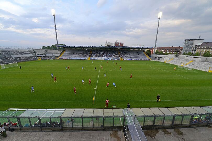 Das erste Spiel im renovierten Grünwalder Stadion. Die Impressionen zum Durchklicken!