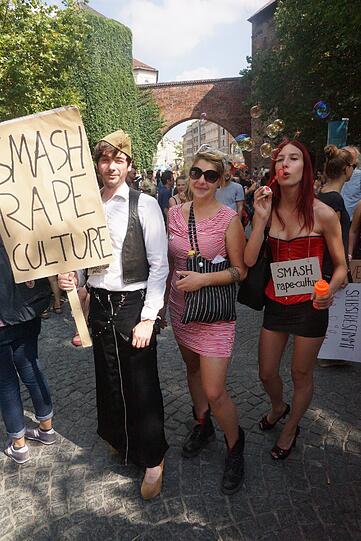Beim Slutwalk wird in München und vielen anderen Städten gegen sexuelle Unterdrückung demonstriert: Hier die Bilder vom Sendlinger Tor.