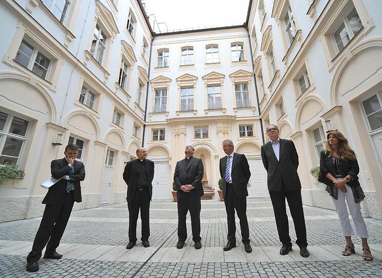 Das Erzbischöfliche Ordinariat im Rokoko-Palais Holnstein in München.