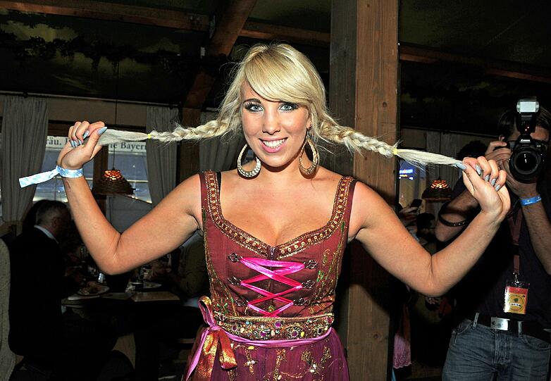 Weitere interessante Dirndl-Varianten.