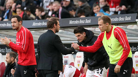 Nicht gerade harmonisch: Markus Weinzierl (li.) und Ex-Bayer Holger Badstuber (re.), daneben Mario Gomez (Mi.).