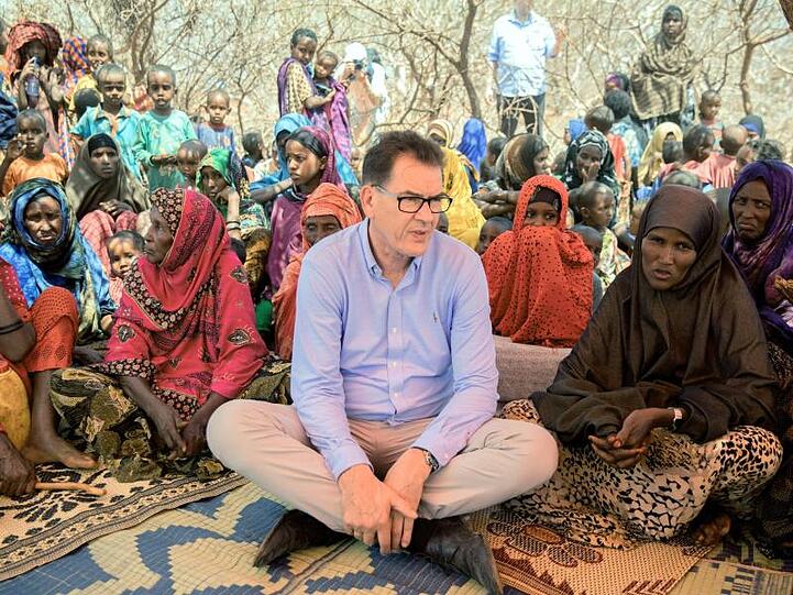 Entwicklungsminister Gerd Müller bei einem Besuch in der von Dürre und Hunger geplagten Somali-Region in Äthiopien im April 2017.