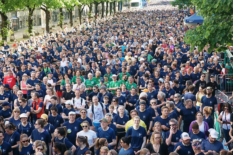 Läufer, soweit das Auge reicht. Tausende Menschen liefen für den Frieden beim Giro di Monaco mit.