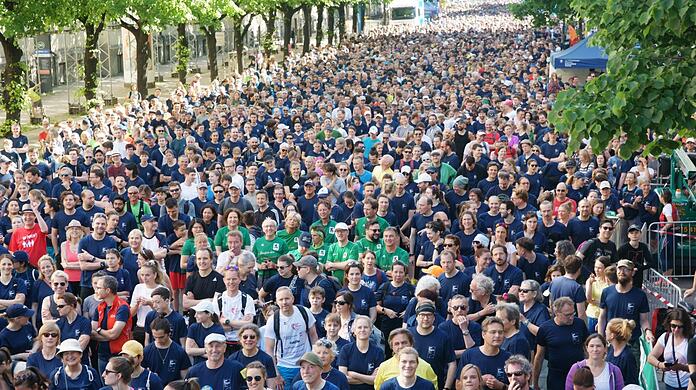 Läufer, soweit das Auge reicht. Tausende Menschen liefen für den Frieden beim Giro di Monaco mit.