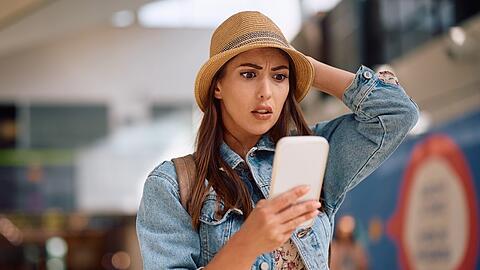 Betrüger nutzen WhatsApp für eine Buchungsmasche.