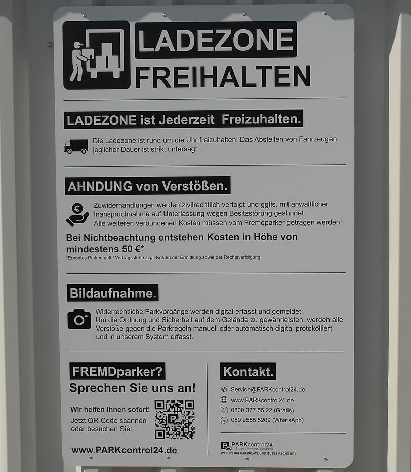 Das Hinweisschild: Ladezone freihalten, steht dort. An einem arbeitsfreien Sonntag auch? Das dachte sich Gabriele Hiendl und stellte sich mit ihrem Mann für wenige Minuten dort hin. Das Hinweisschild: Ladezone freihalten, steht dort. An einem arbeitsfreien Sonntag auch? Das dachte sich Gabriele Hiendl und stellte sich mit ihrem Mann für wenige Minuten dort hin.