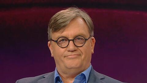 Hape Kerkeling steht bei Maybrit Illner Rede und Antwort.