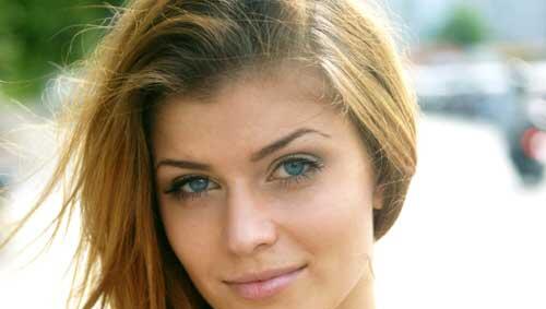 So manch einem hat die Schöne bereits den Kopf verdreht. Vor allem mit ihren großen Augen. Trotzdem: Sandra ist derzeit Single. So manch einem hat die Schöne bereits den Kopf verdreht. Vor allem mit ihren großen Augen. Trotzdem: Sandra ist derzeit Single.