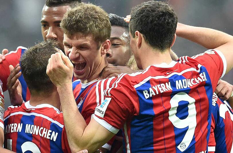 THOMAS MÜLLER: NOTE 1 Scheiterte erst frei vor Wolf an Wolf, resignierte aber nicht und schlenzte die Kugel dann mit links in den Winkel (14.) - das 1:0. Ein typischer Müller. Saisontreffer Nummer 12. Legte sich später mit Garcia an. Sein Heber führte zum 3:0.