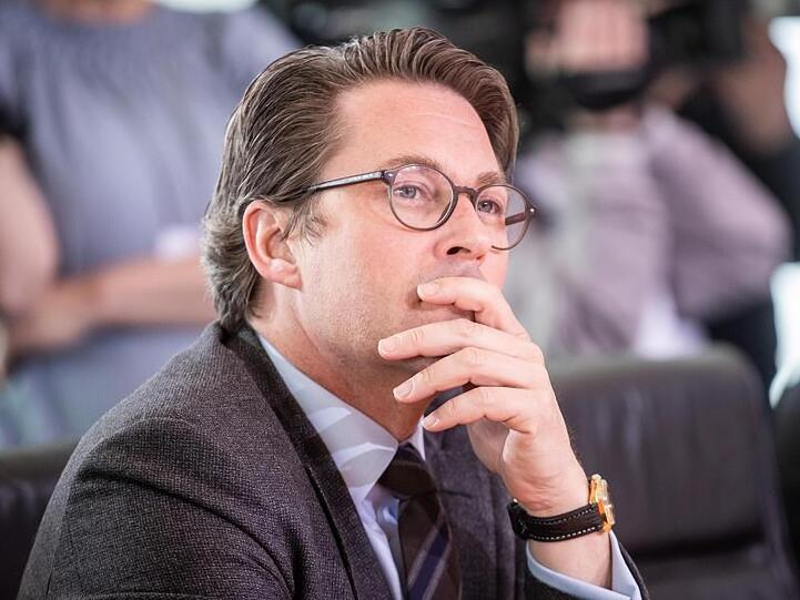 BMW und die Deutsche Telekom haben in einem gemeinsamen Brief Bundesverkehrsminister Andreas Scheuer aufgerufen, ein Veto gegen den Rechtsakt der Kommission einzulegen.
