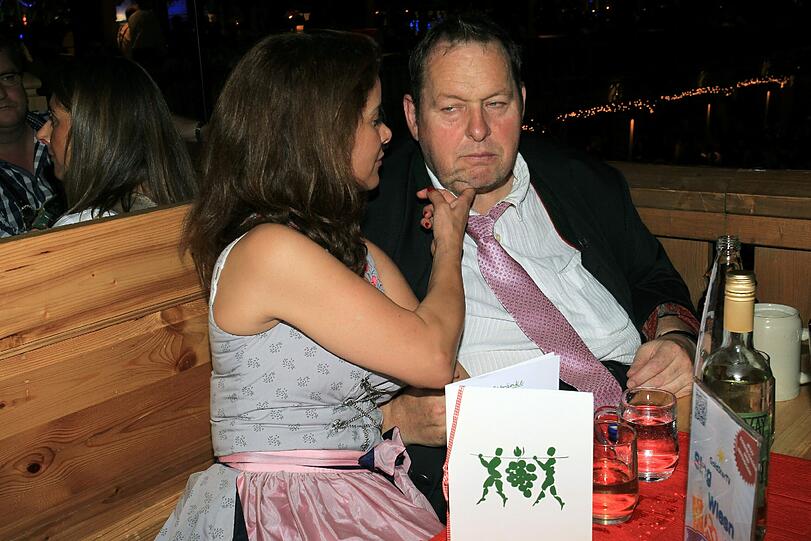 Ottfried Fischer ist auch unter den Feiernden, mit seiner neuen Freundin Radhia Frey.