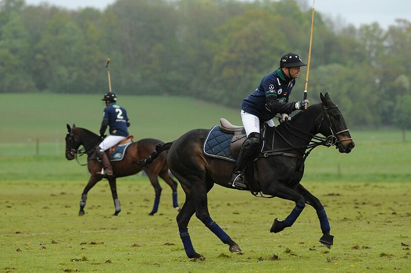 Heino Ferch, beim Polo spielen