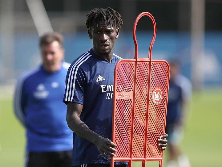 Bakery Jatta beim HSV-Training.