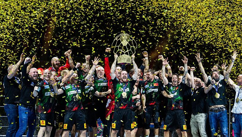 Die Spieler des SC Magdeburg feiern den Champions-League-Sieg.