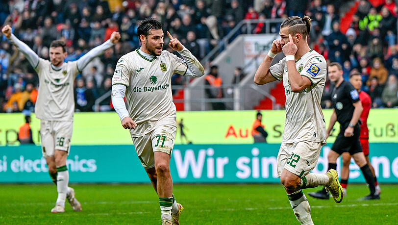 Der TSV 1860 gewinnt gegen den FC Ingolstadt mit 2:1. Der TSV 1860 gewinnt gegen den FC Ingolstadt mit 2:1.