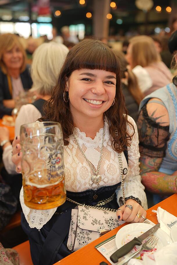 Leila fühlt sich gut aufgehoben in der queeren Szene. Leila fühlt sich gut aufgehoben in der queeren Szene.