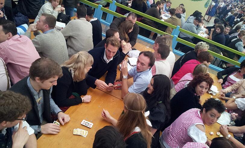 Hier gibt's die ersten Bilder vom Wiesn-Auftakt. Alles wartet auf den Anstich.