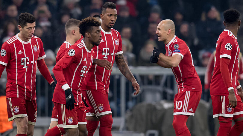 Arjen Robben (2.v.r.) durfte gegen Besiktas nur gut eine Halbzeit lang für den FC Bayern aufs Feld - danach fand er deutliche Worte.