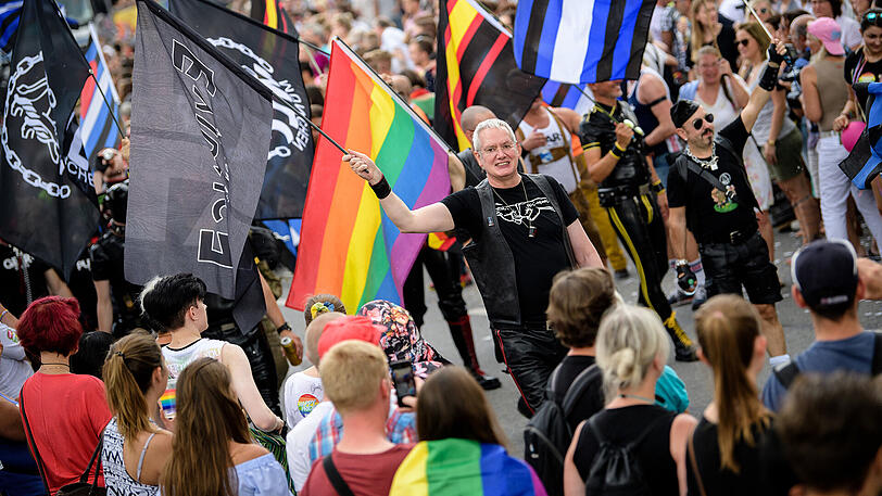 Über 130 Gruppen und mehrere Tausend Menschen nahmen heuer an der CSD-Parade durch die Münchner Innenstadt teil - wir haben die Bilder.