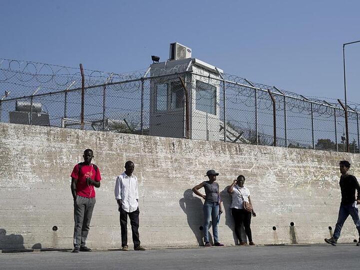 Auch im Flüchtlingslager Moria auf der Insel Lesbos soll es zu Übergriffen gekommen sein.