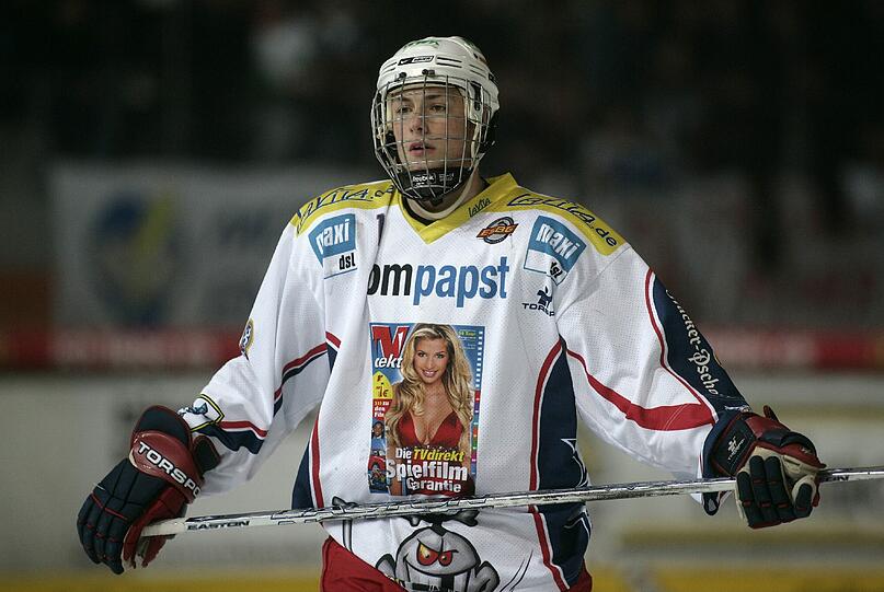 Tom Kühnhackl ist deutscher Eishockeyspieler und momentan bei den Niagara IceDogs in der Ontario Hockey League unter Vertrag. Auch in der DEL kam er schon zum Einsatz. Er ist eins von drei Kindern des ...