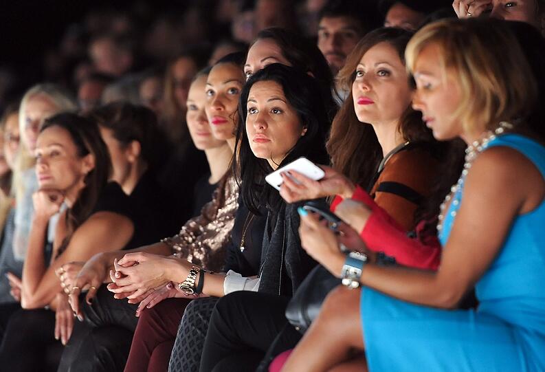Minu Barati-Fischer sieht sich die Show des Labels Minx.