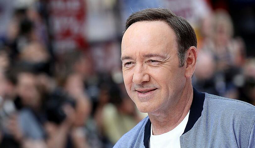 Schauspieler Kevin Spacey steht mit dem Rücken zur Wand: Die Vorwürfe gegen ihn haben gravierende Folgen für seine Karriere.