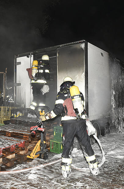 Nach etwa eineinhalb Stunden hatte die Feuerwehr den Brand gelöscht. Nach etwa eineinhalb Stunden hatte die Feuerwehr den Brand gelöscht.