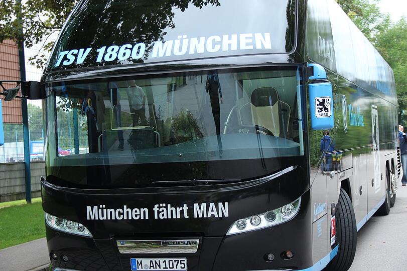 Das ist der neue Teambus des TSV 1860 München.