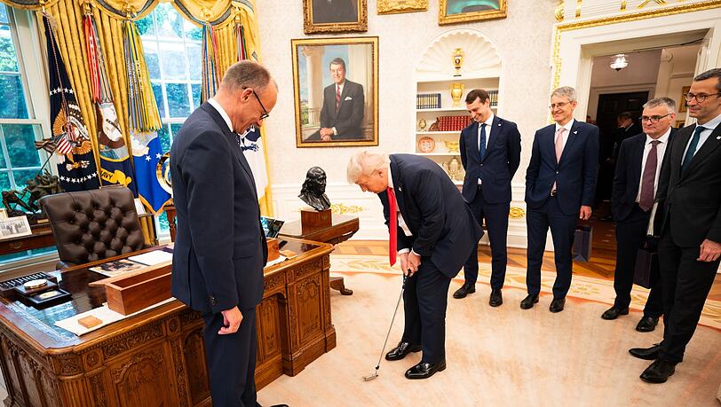 Sporteinlage im Oval Office während des Besuchs des Kanzlers beim US-Präsidenten.