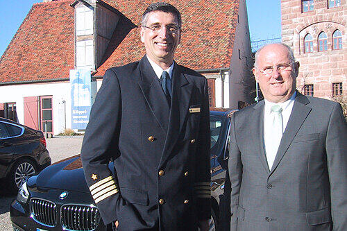 Gastgeber der VIP-Party: &bdquo;MS Europa&ldquo;-Kapitän Jan Akkermann (links) und BMW-Niederlassungsleiter Franz Inzko.