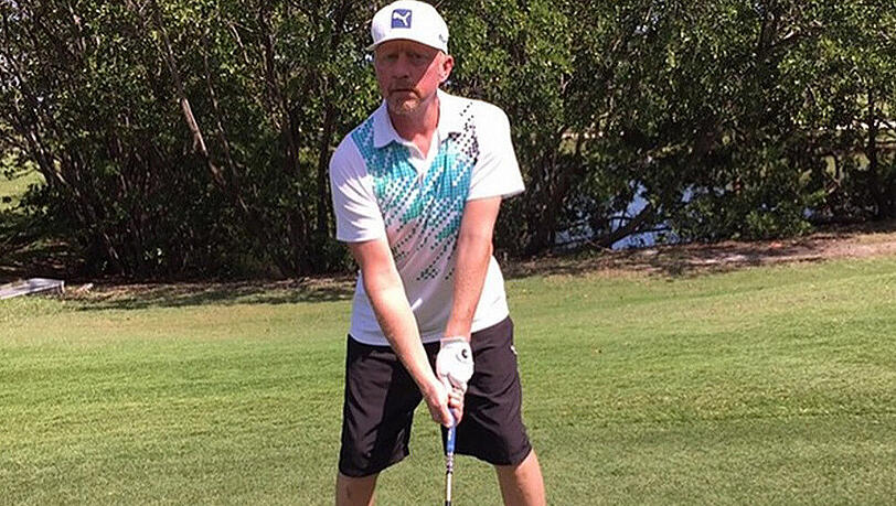 Boris Becker sieht beim Golfspielen nicht sehr glücklich aus