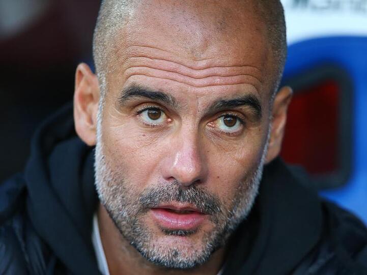 Pep Guardiola verfolgt ein Spiel. Foto: Paul Terry/CSM via ZUMA Wire/dpa/Archivbild