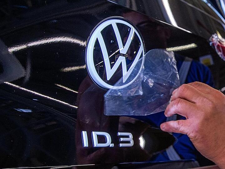 Produktion der neuen ID-Serie, mit der Volkswagen Milliarden in die E-Mobilität investiert.