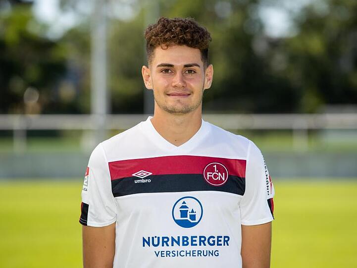 Alexander Fuchs hier noch im Trikot des 1. FC Nürnberg. Foto: Daniel Karmann/dpa/Archivbild
