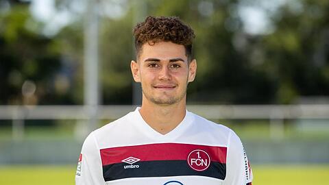 Alexander Fuchs hier noch im Trikot des 1. FC Nürnberg. Foto: Daniel Karmann/dpa/Archivbild